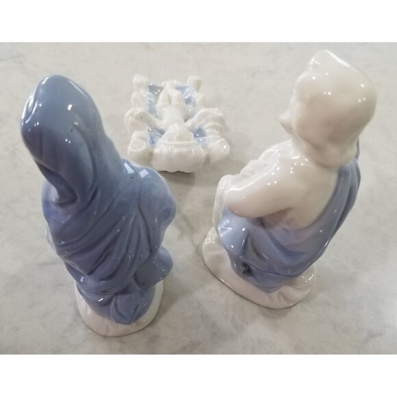 Vintage 3 Piece Lefton Blue and White Christmas Nativity Set #5122 - Picture 4 of 9